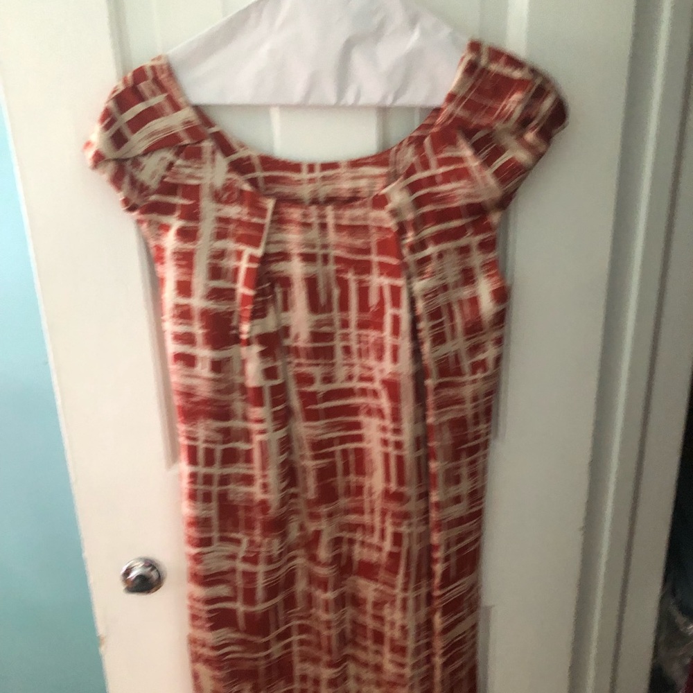 Cute knee length silk dress with short sleeves